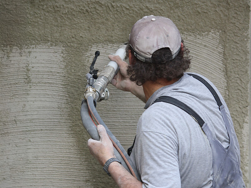 Aufbringen des Putzes Aufbringen des Putzes