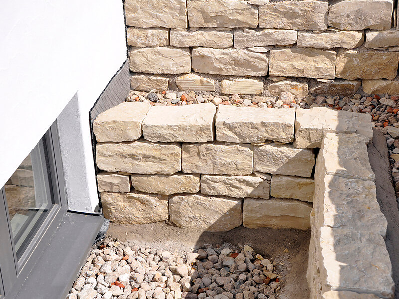 Kellerschacht aus Natursteinquadern Kellerschacht aus Natursteinquadern